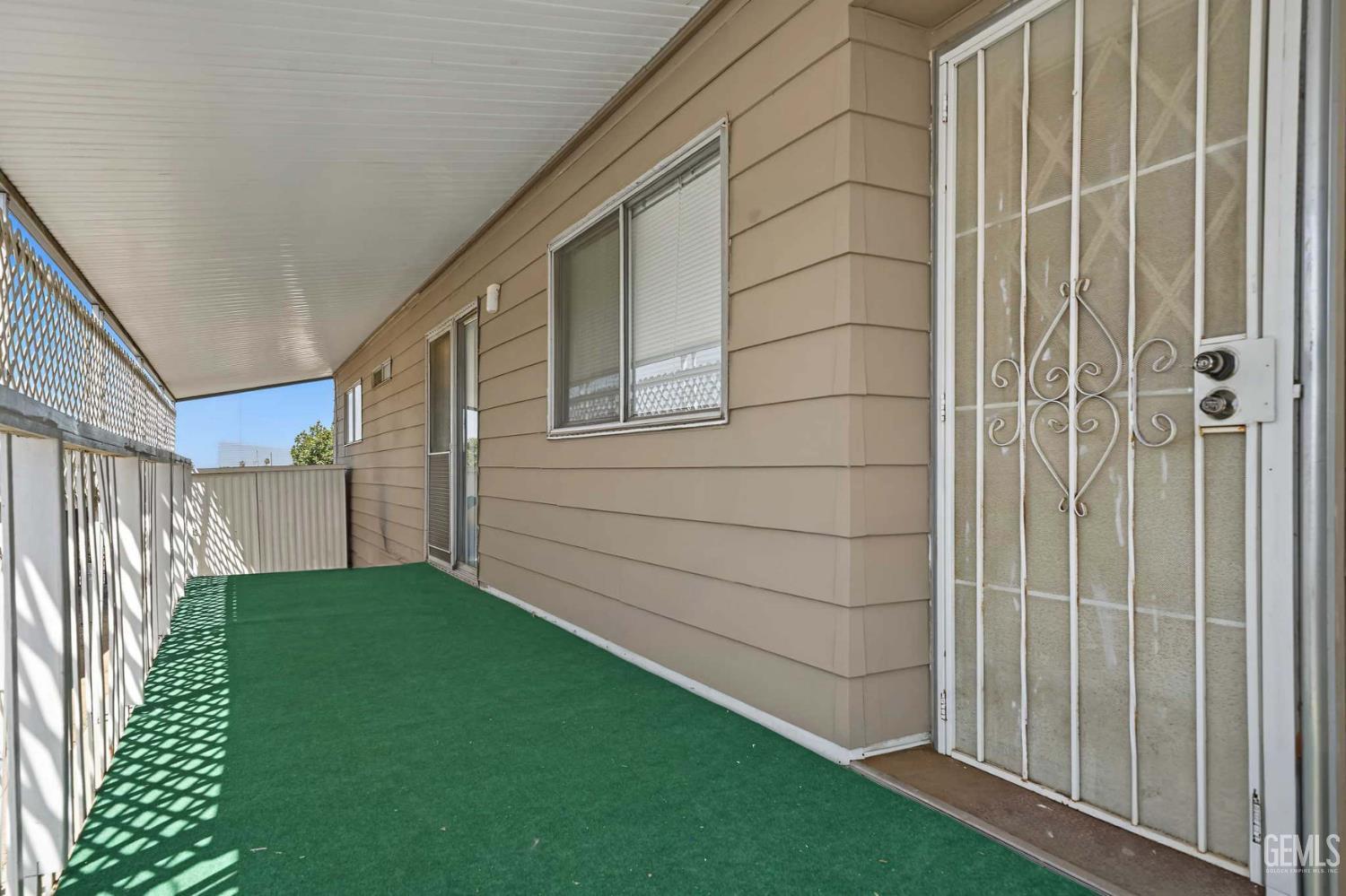 Mobile Home in Bakersfield, photo 4 of 21