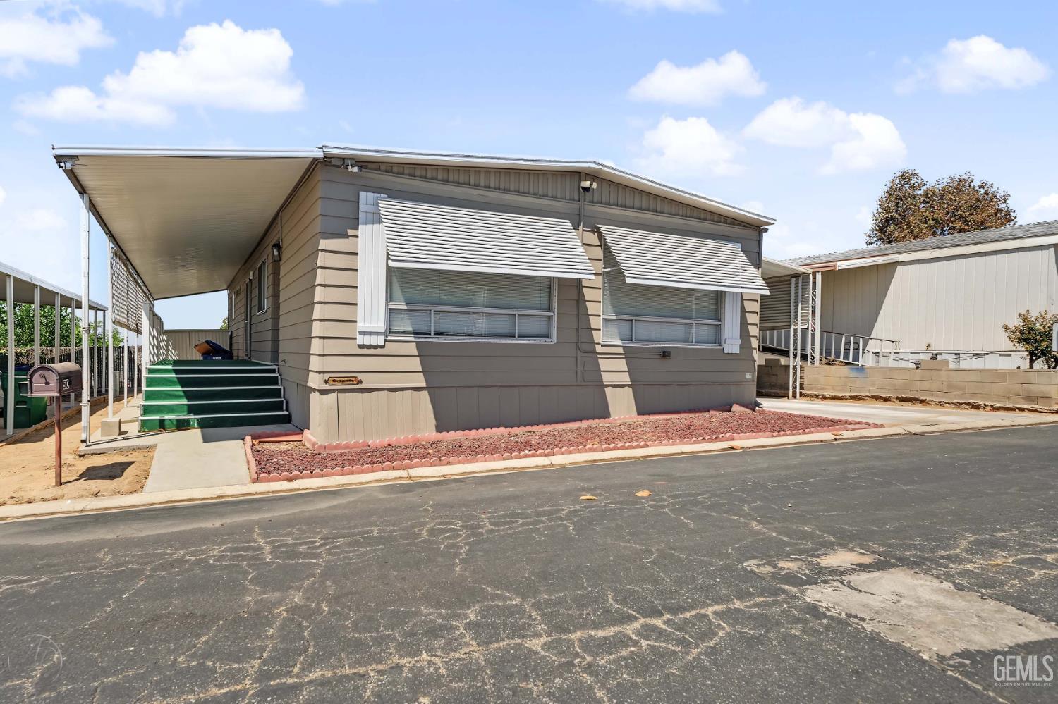 Mobile Home in Bakersfield, photo 3 of 21