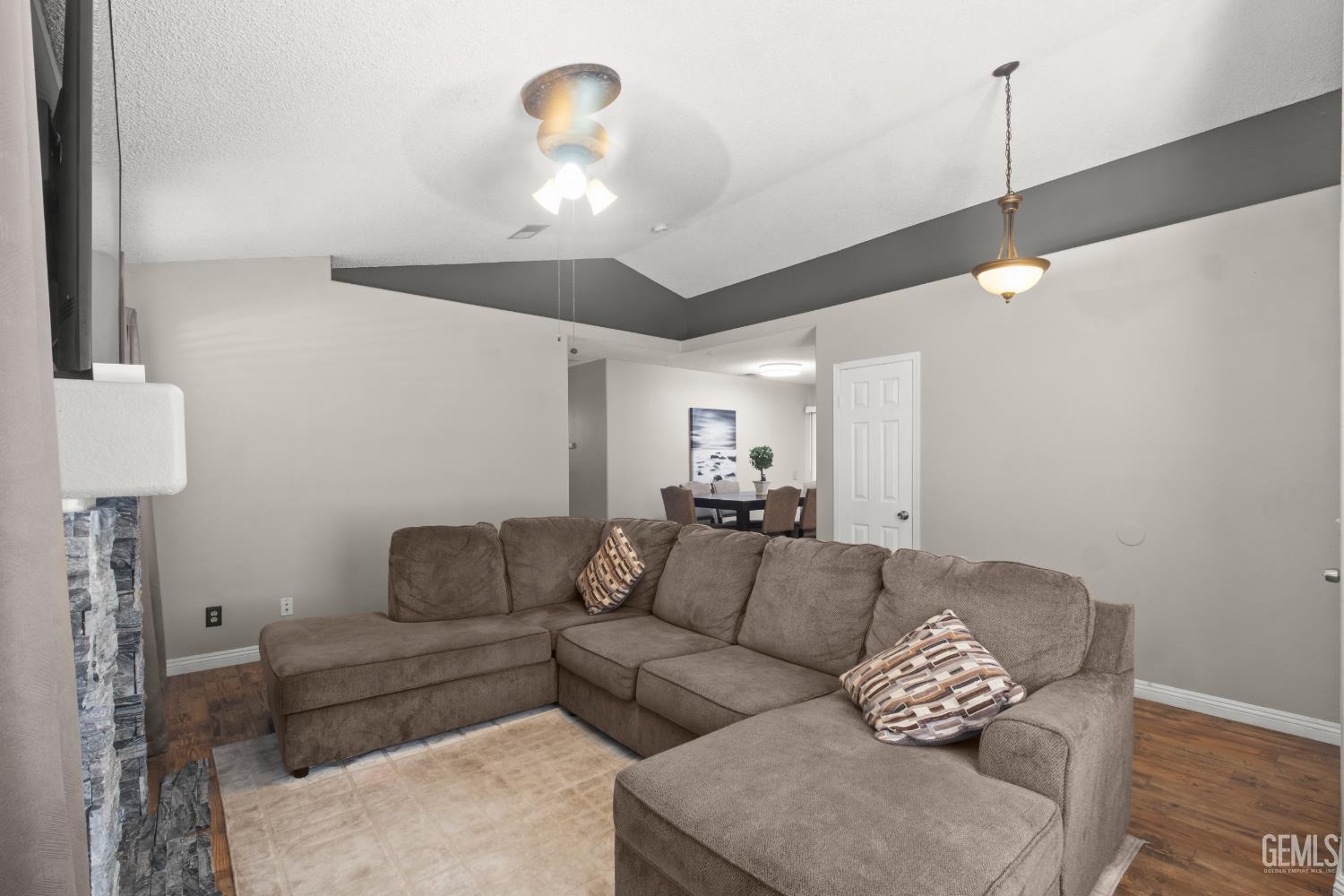 Single Family Residence in Bakersfield, photo 5 of 22