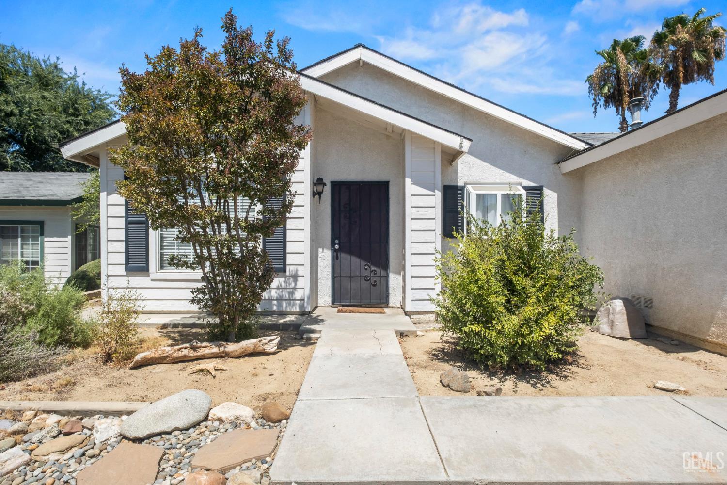 Single Family Residence in Bakersfield, photo 3 of 22