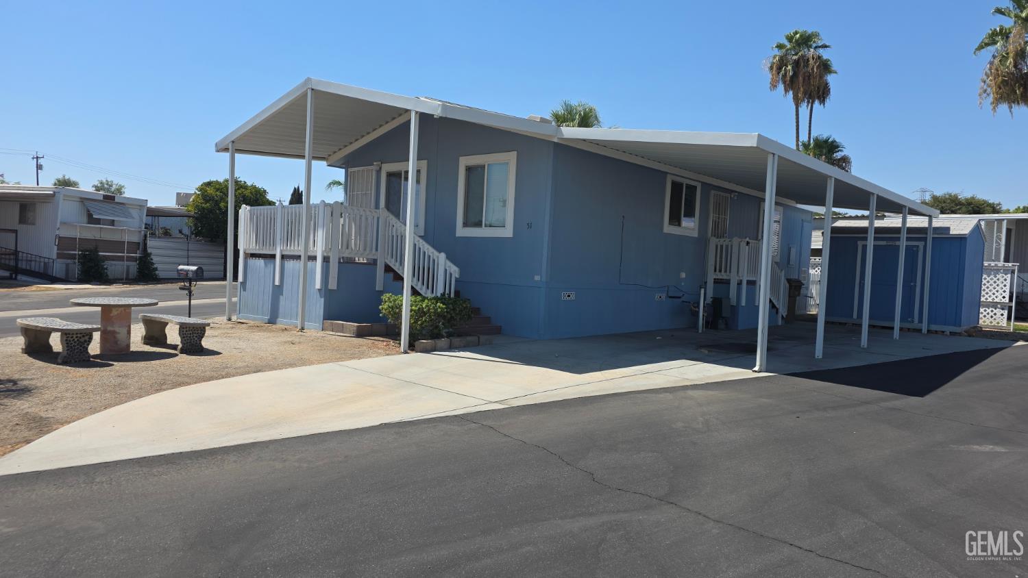 Manufactured Home in Bakersfield, photo 3 of 28