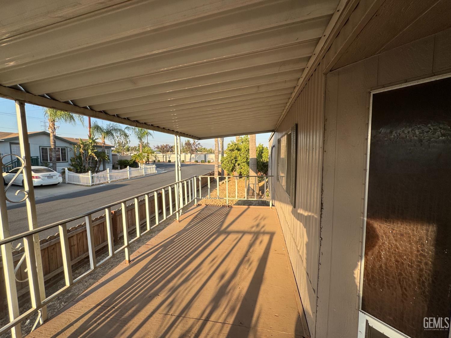 Manufactured Home in Bakersfield, photo 4 of 22