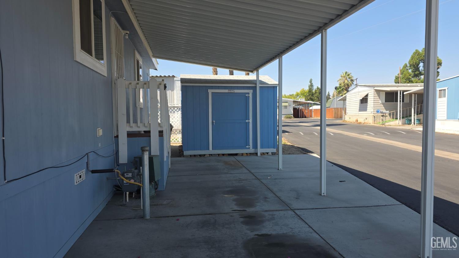 Manufactured Home in Bakersfield, photo 5 of 28