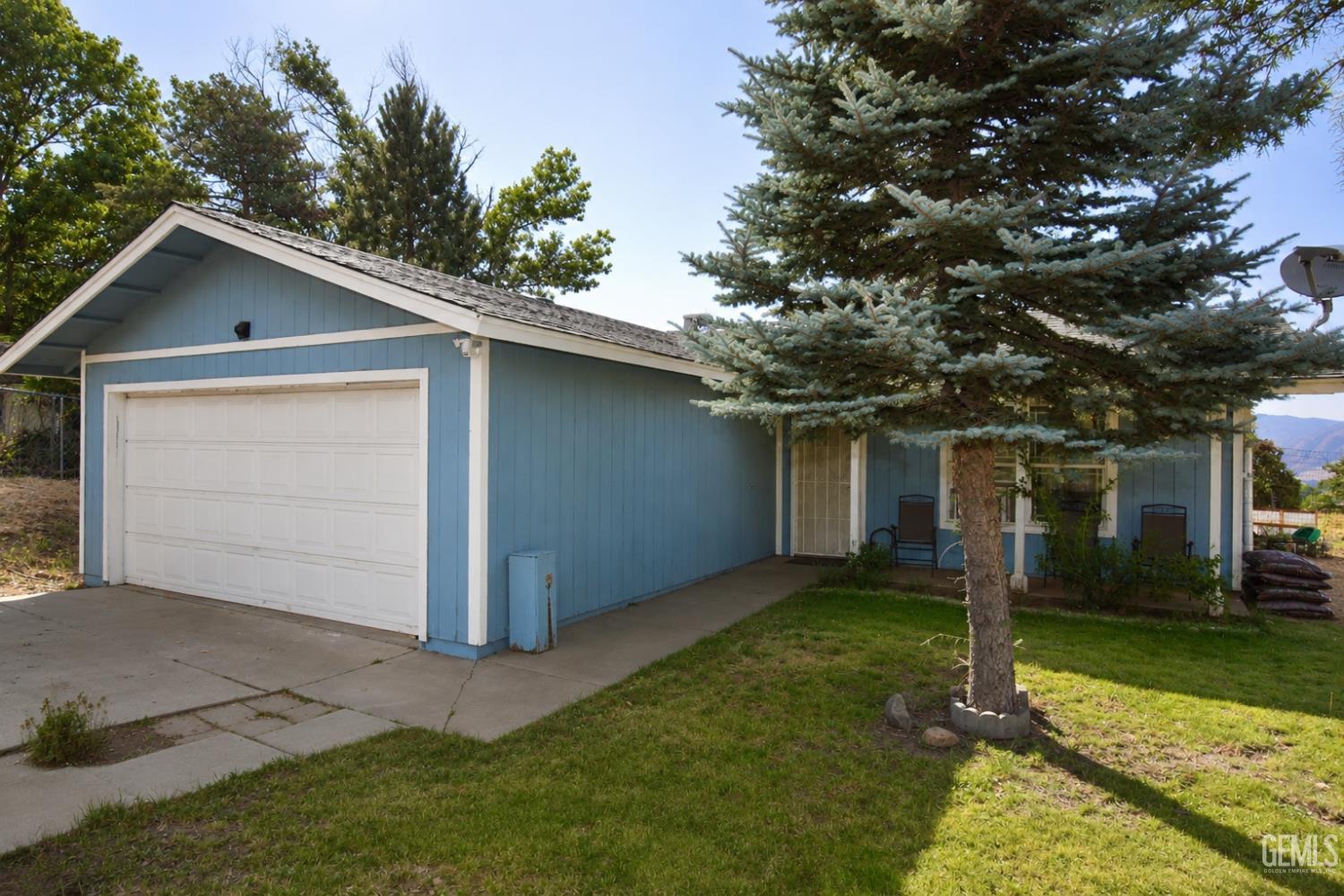 Single Family Residence in Tehachapi