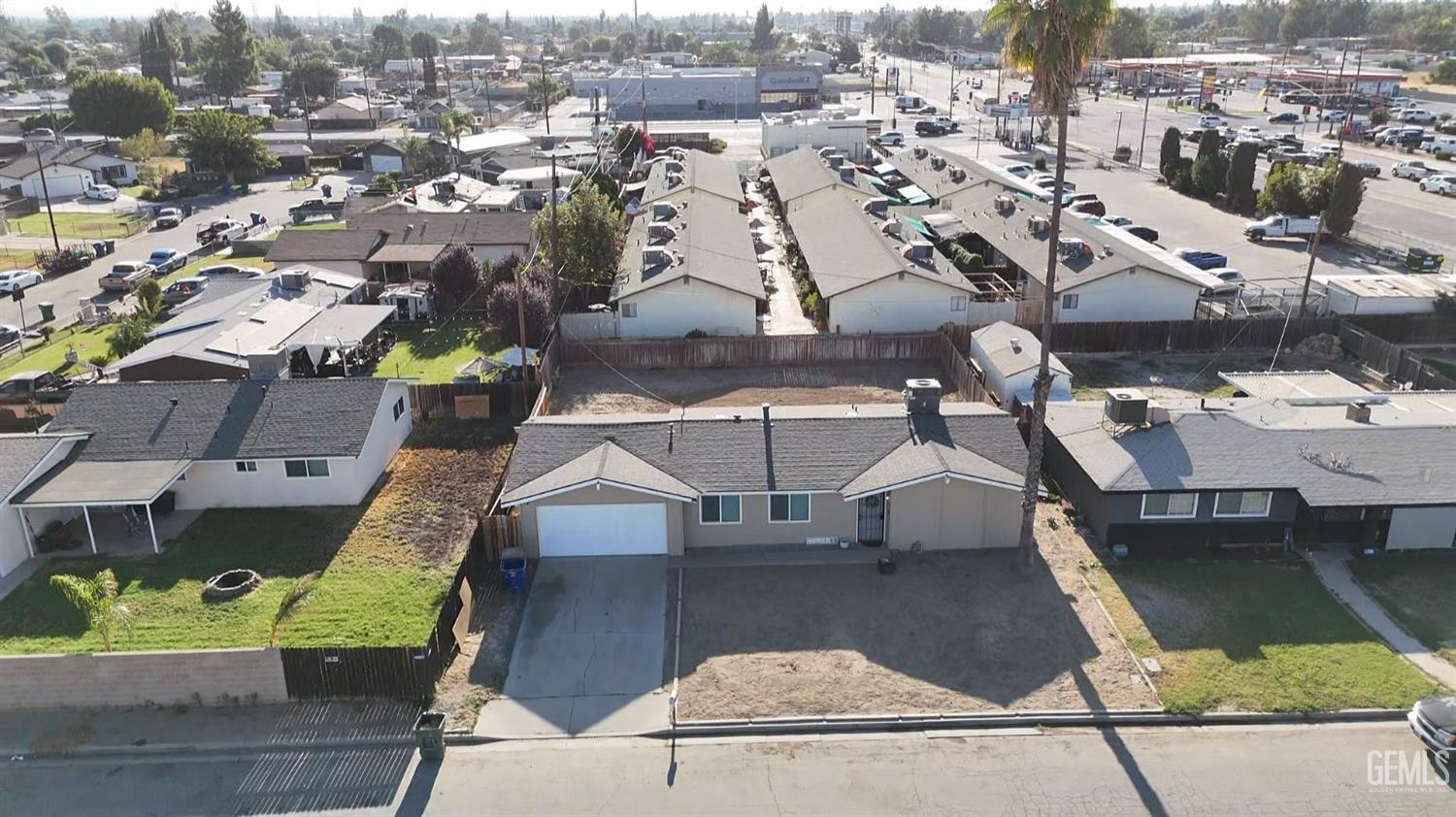 Single Family Residence in Bakersfield, photo 2 of 35