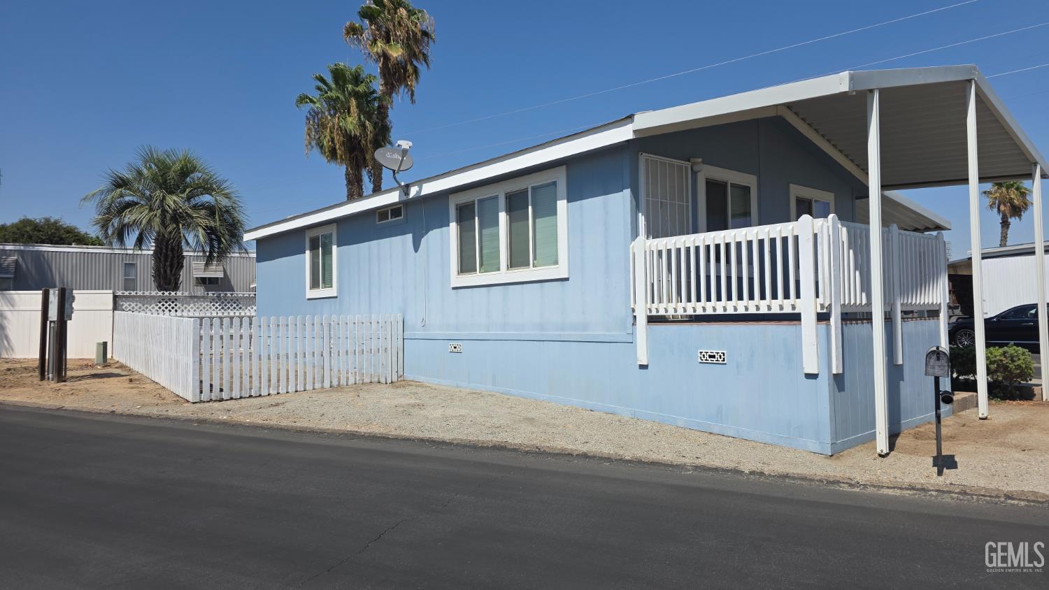 Manufactured Home in Bakersfield, photo 4 of 28