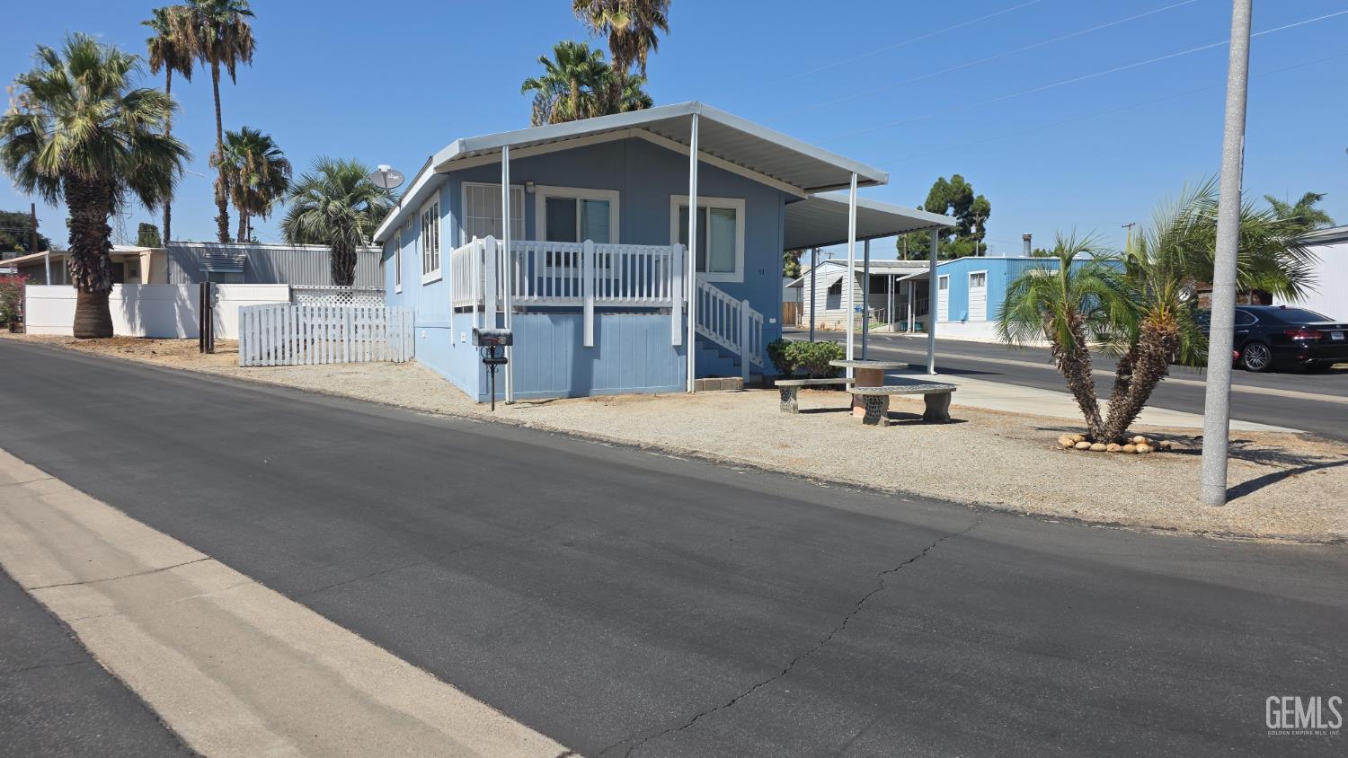 Manufactured Home in Bakersfield, photo 2 of 28