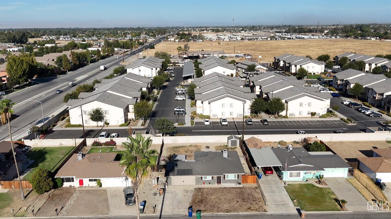 Single Family Residence in Bakersfield, photo 3 of 35