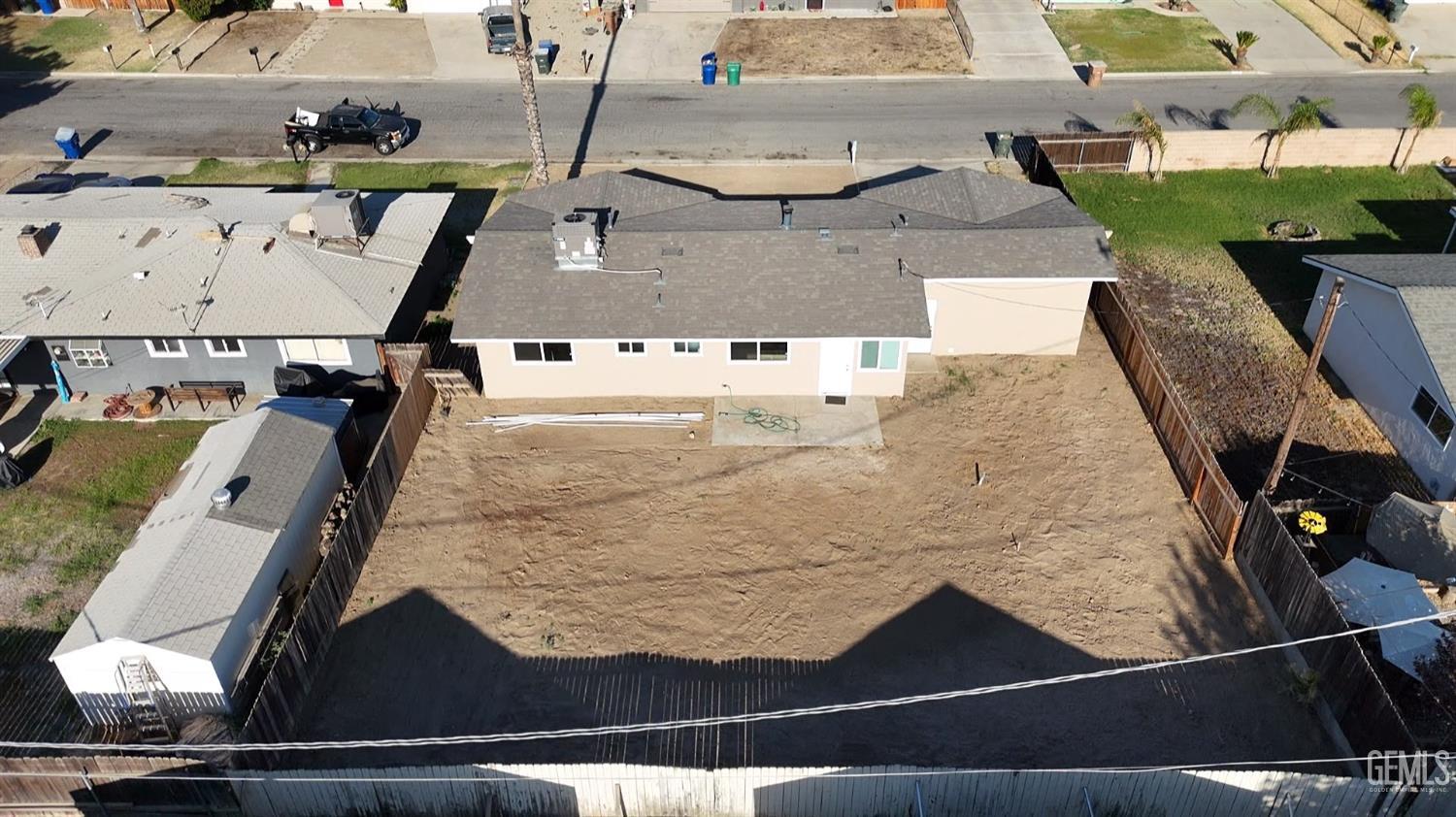 Single Family Residence in Bakersfield, photo 5 of 35