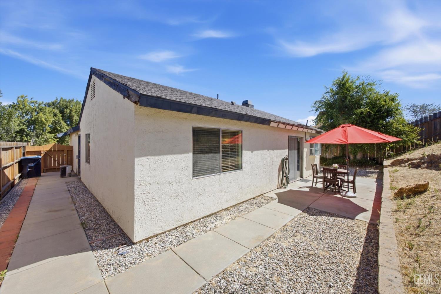Single Family Residence in Tehachapi, photo 3 of 33