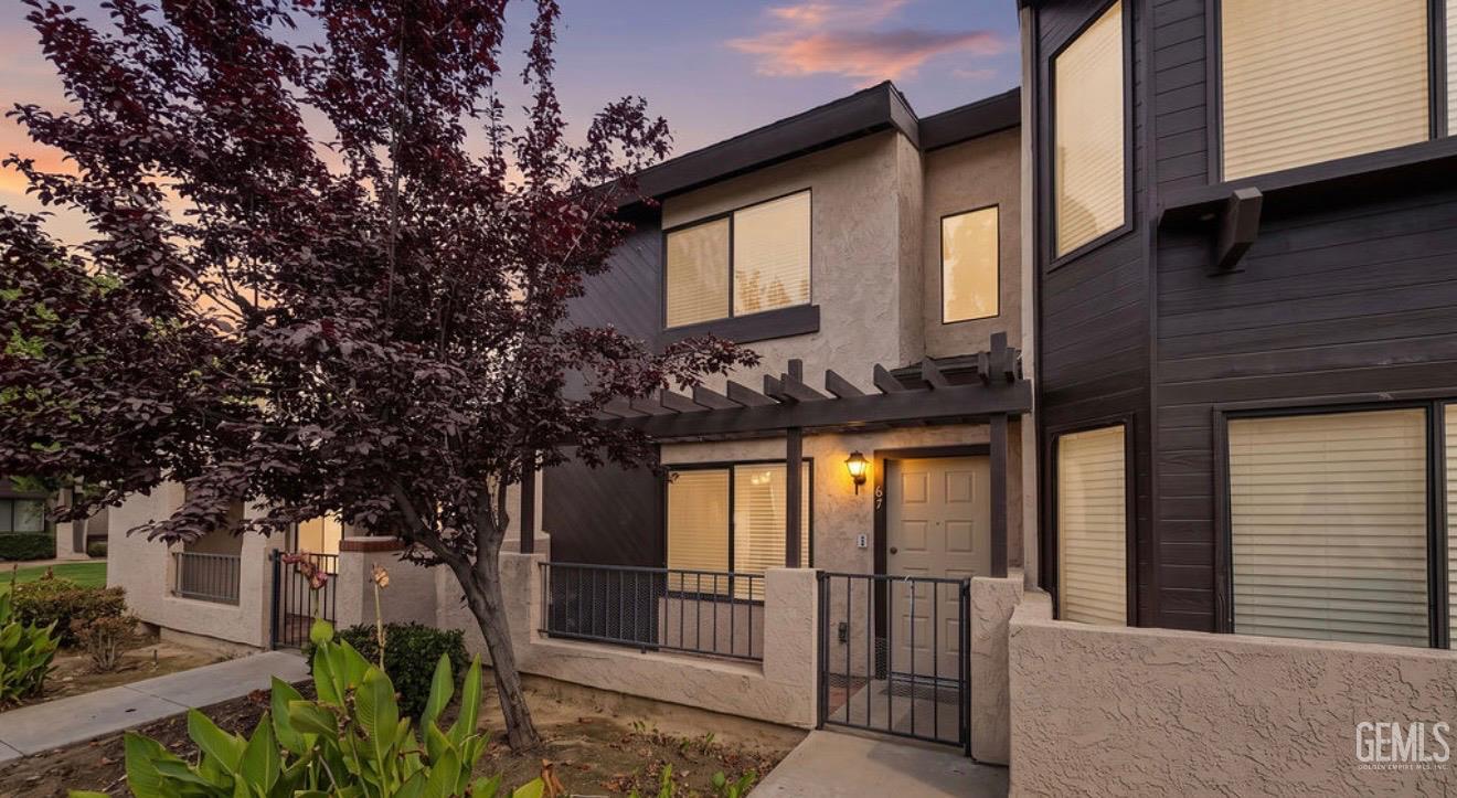 Condominium in Bakersfield, photo 3 of 25