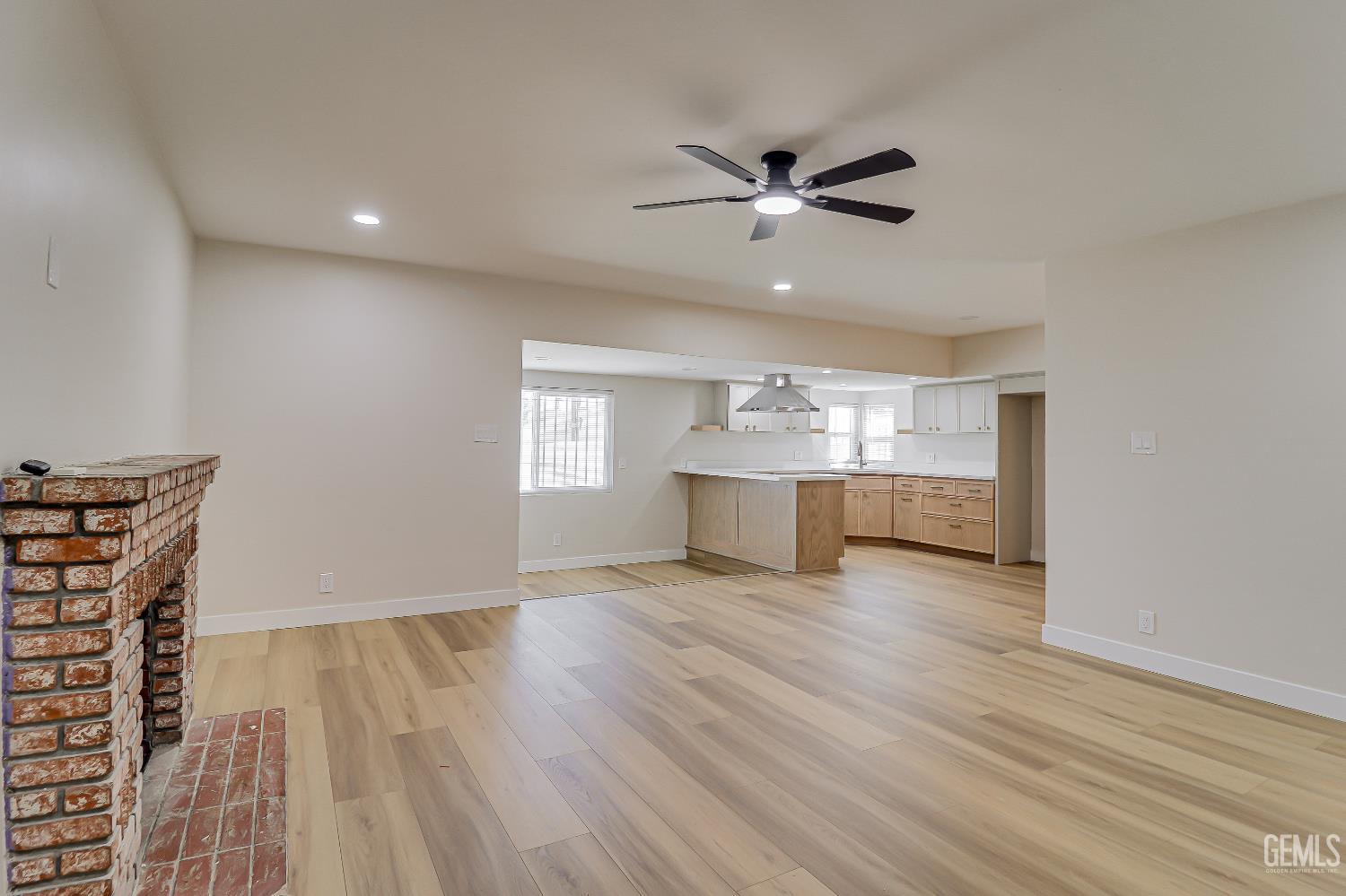 Single Family Residence in Bakersfield, photo 4 of 23