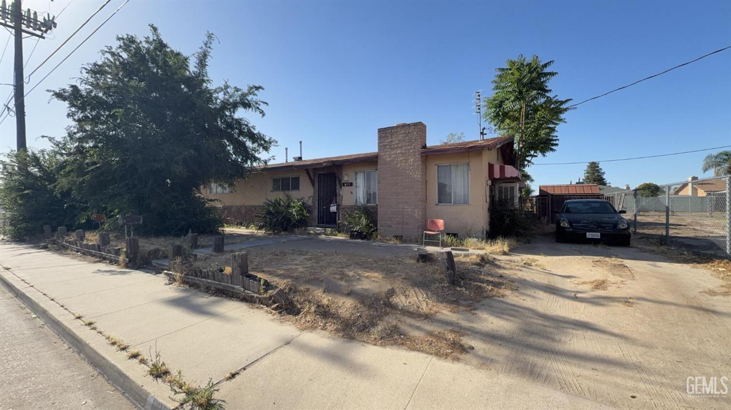 Single Family Residence in Bakersfield