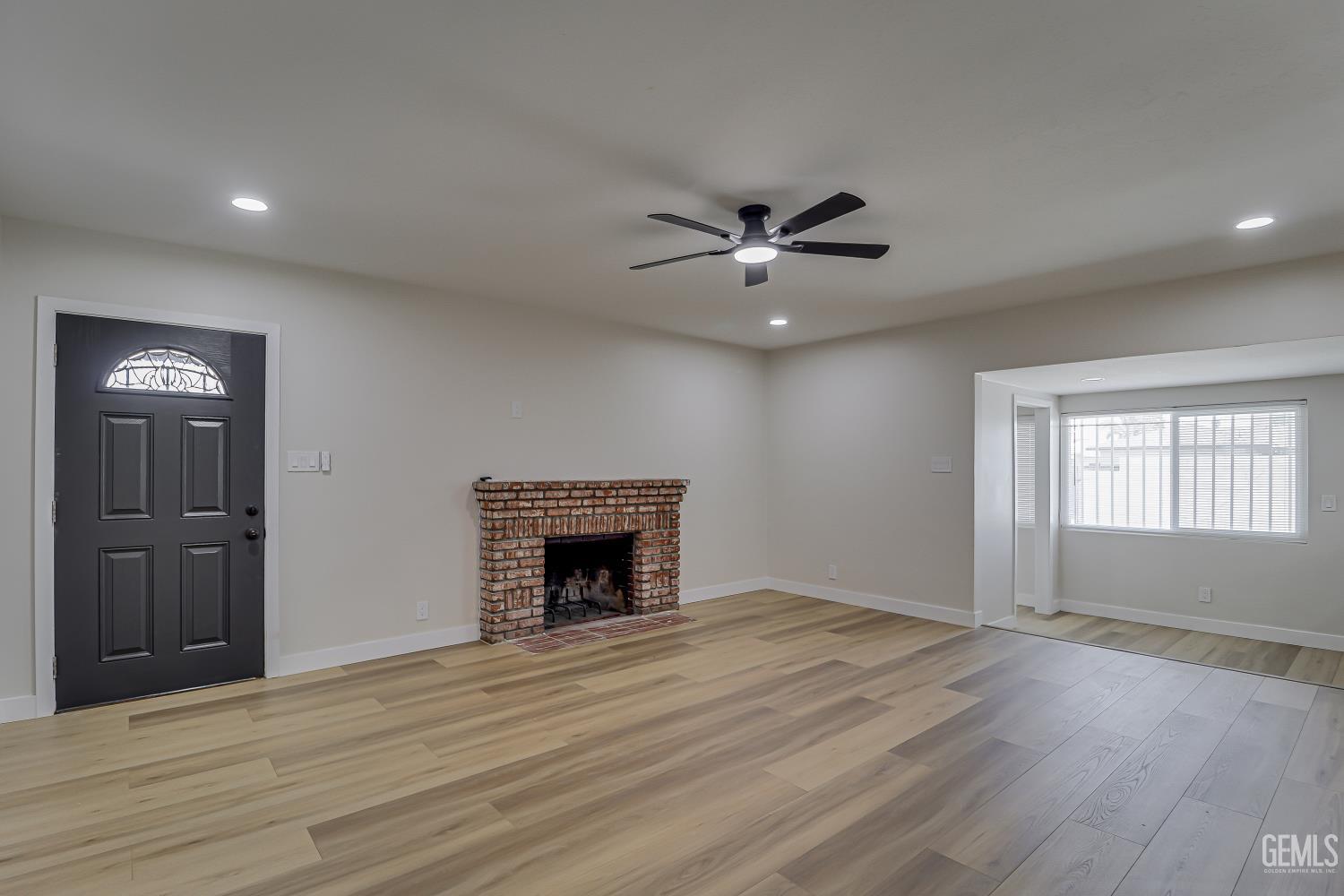 Single Family Residence in Bakersfield, photo 5 of 23