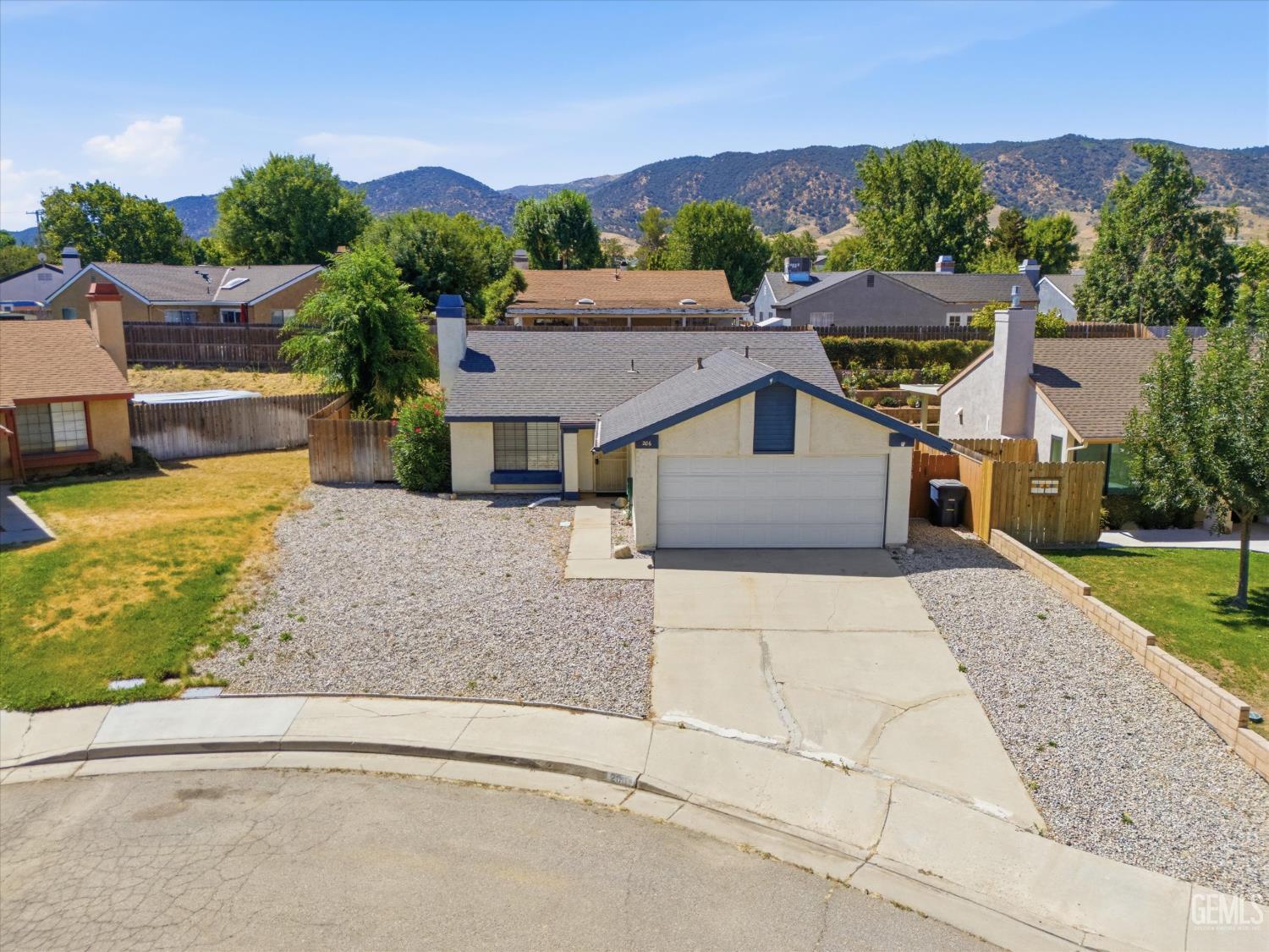 Single Family Residence in Tehachapi, photo 5 of 33