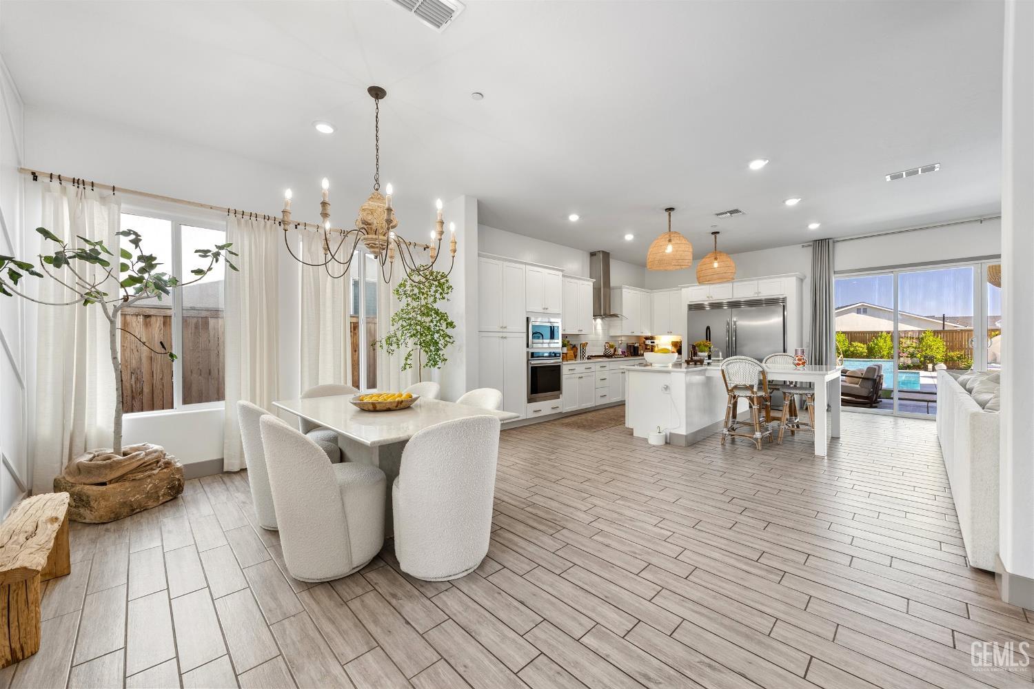 Single Family Residence in Shafter, photo 5 of 46