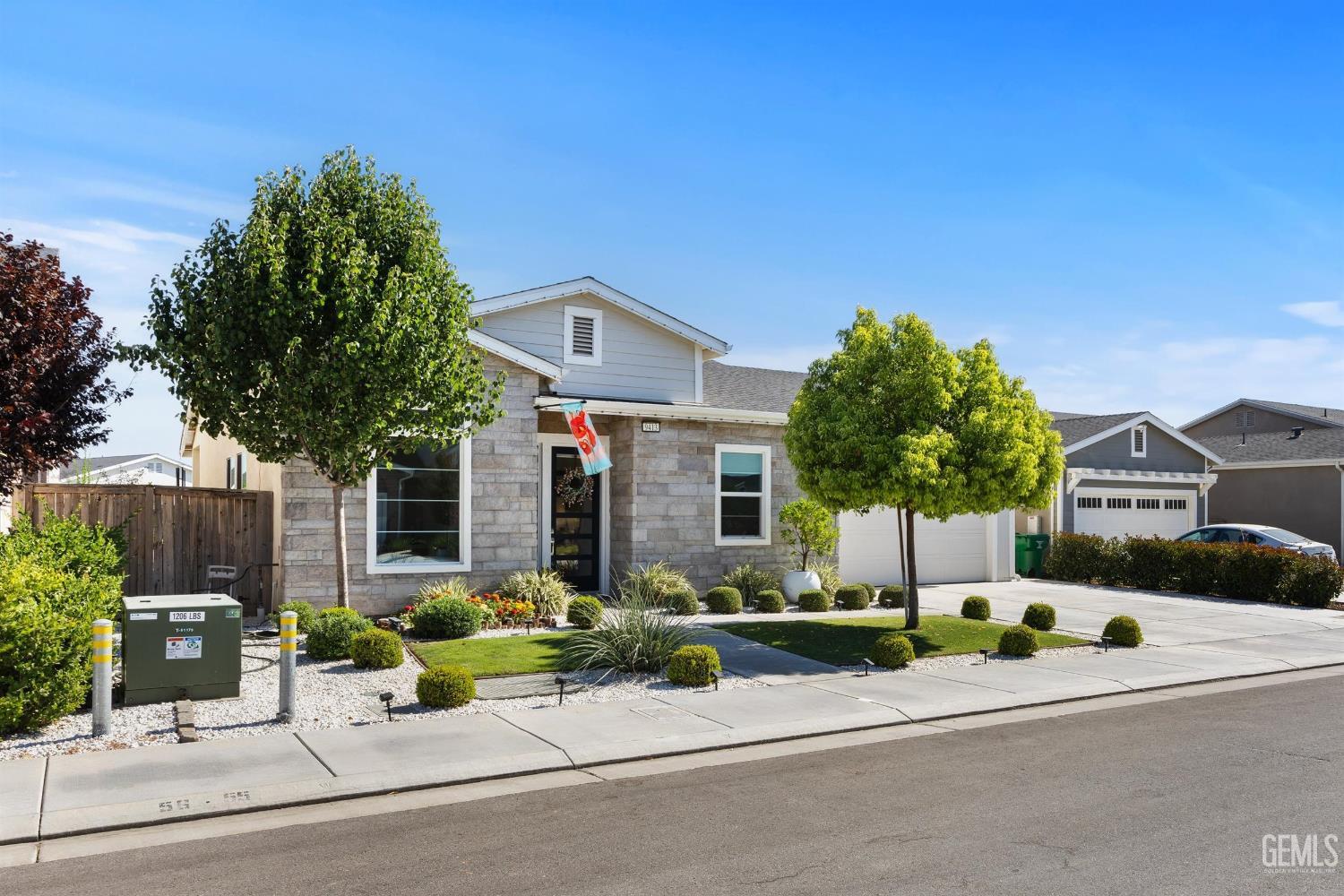 Single Family Residence in Shafter, photo 3 of 46