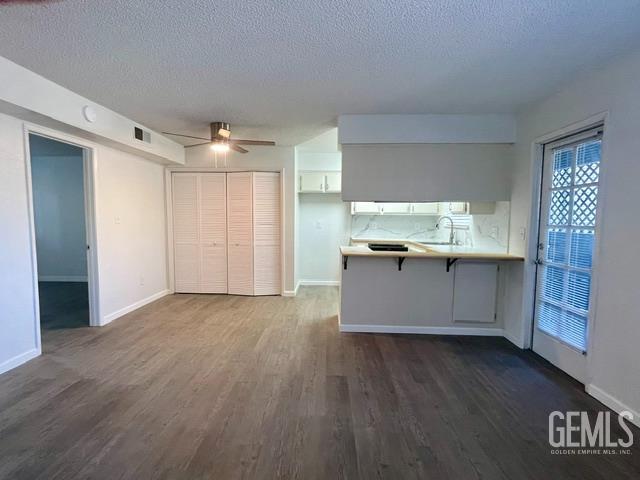 Single Family Residence in Bakersfield, photo 4 of 20