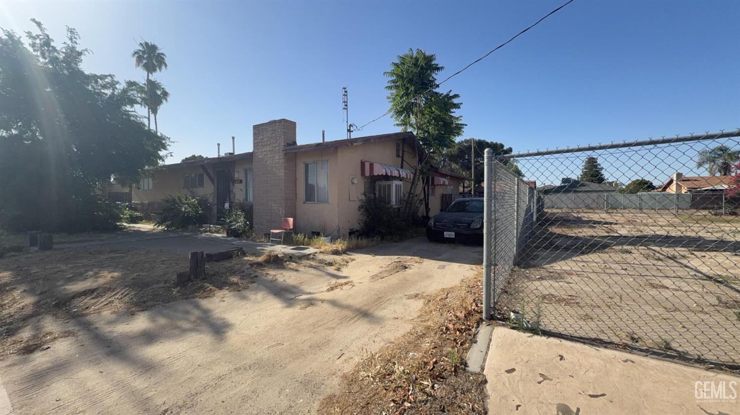 Single Family Residence in Bakersfield, photo 3 of 40