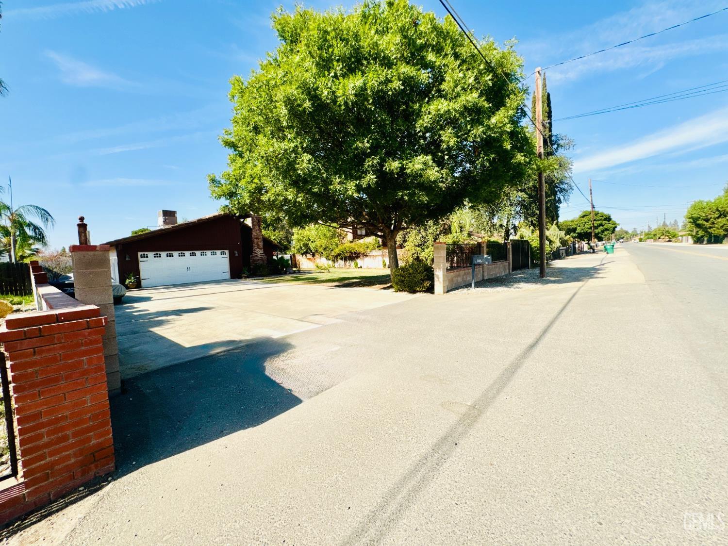 Single Family Residence in Bakersfield, photo 5 of 52