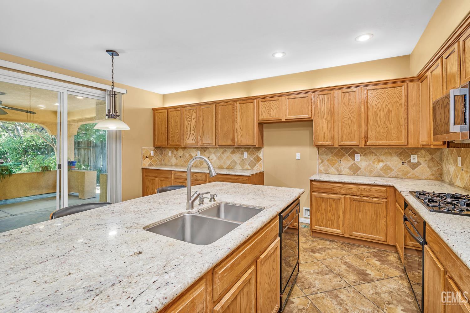Single Family Residence in Bakersfield, photo 5 of 36