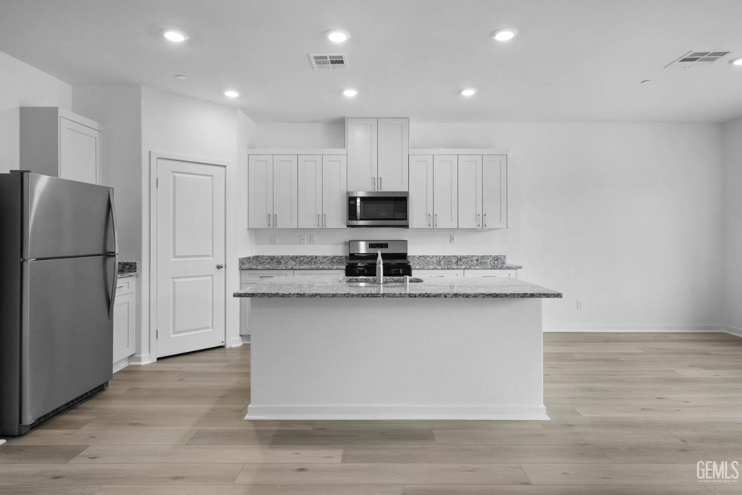 New Construction in Shafter, photo 4 of 15