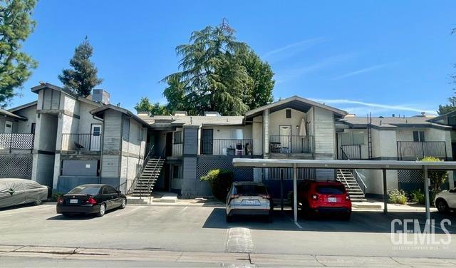 Single Family Residence in Bakersfield, photo 2 of 20