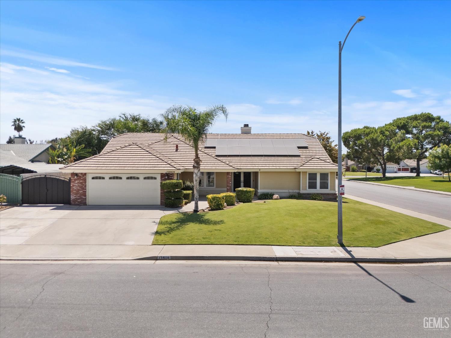 Single Family Residence in Bakersfield