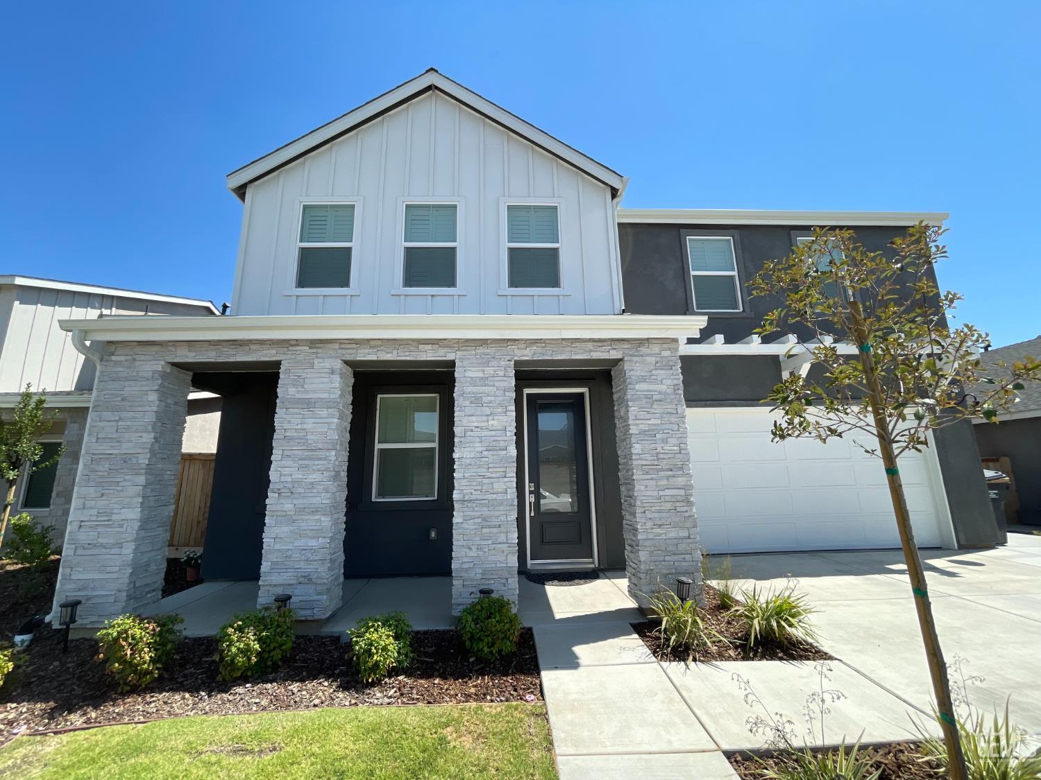 Single Family Residence in Shafter
