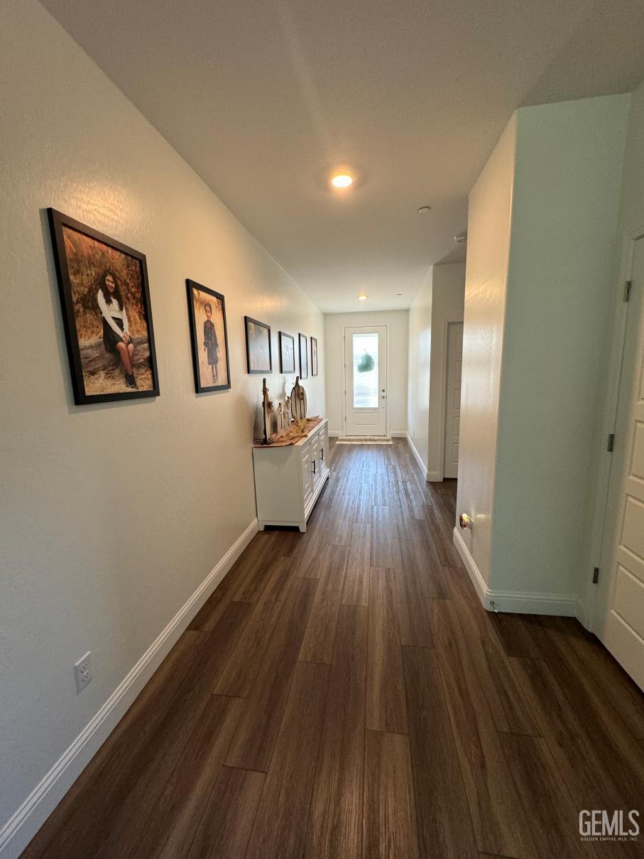Single Family Residence in Shafter, photo 4 of 19