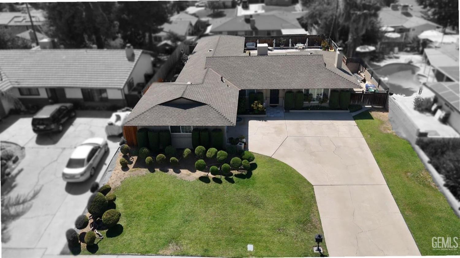 Single Family Residence in Bakersfield, photo 4 of 29
