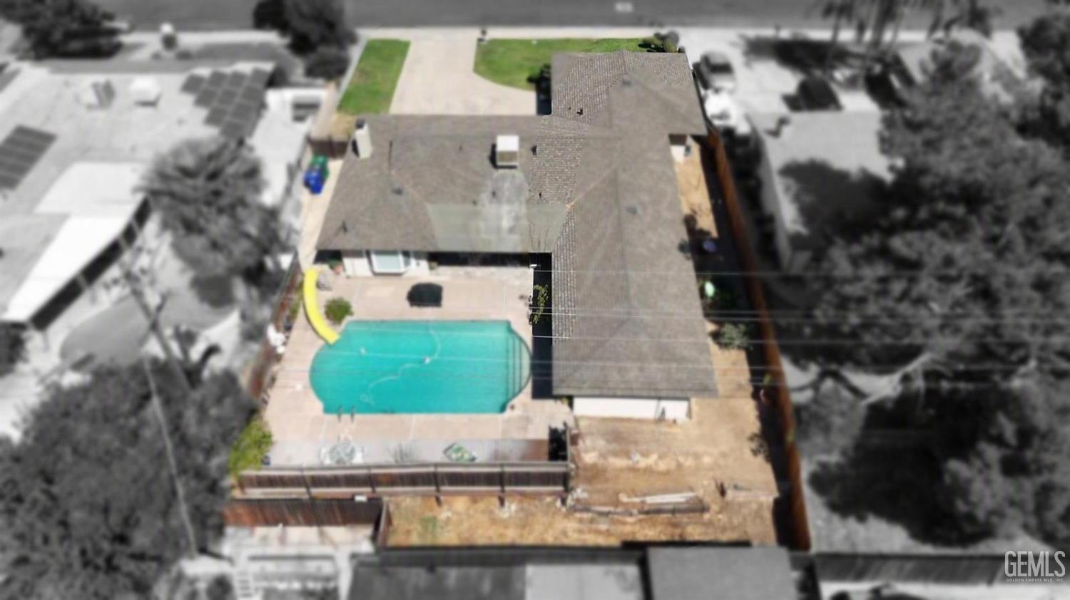 Single Family Residence in Bakersfield, photo 5 of 29