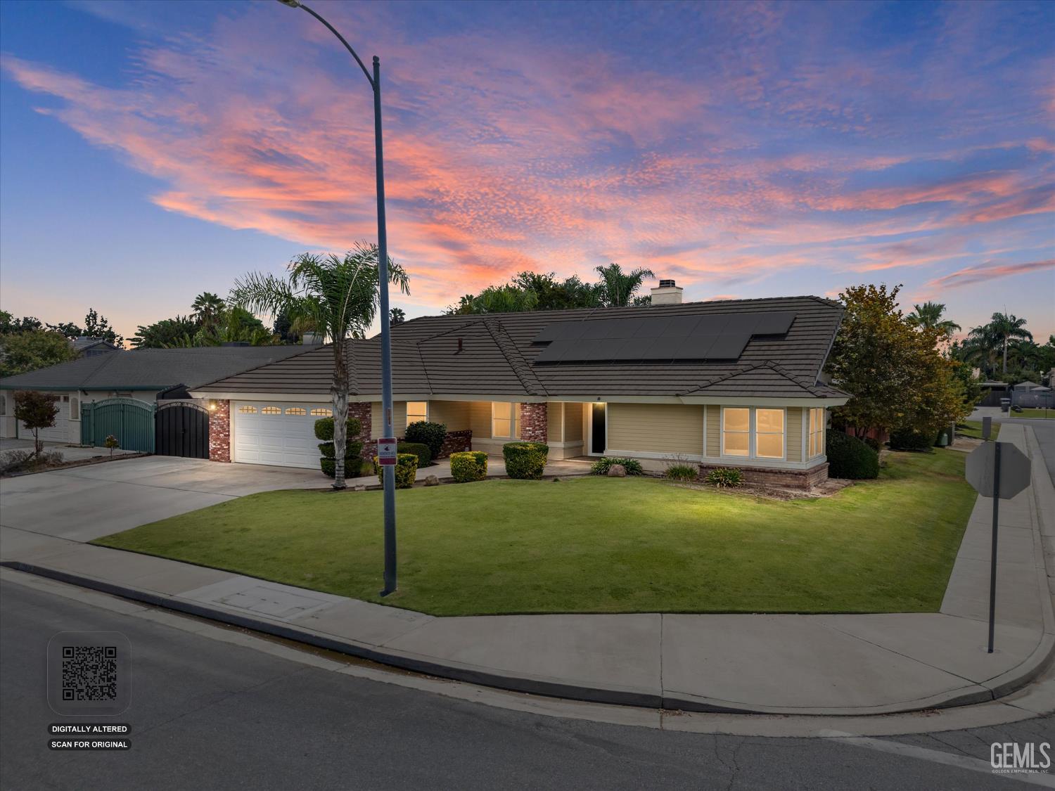 Single Family Residence in Bakersfield, photo 2 of 51