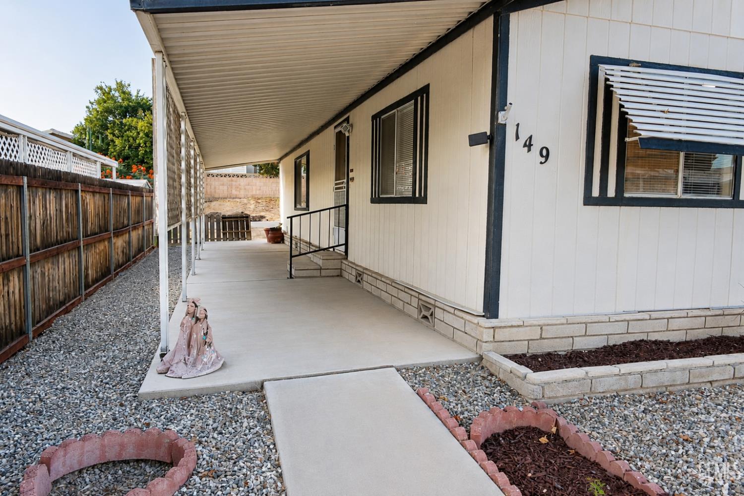 Manufactured Home in Bakersfield, photo 3 of 28