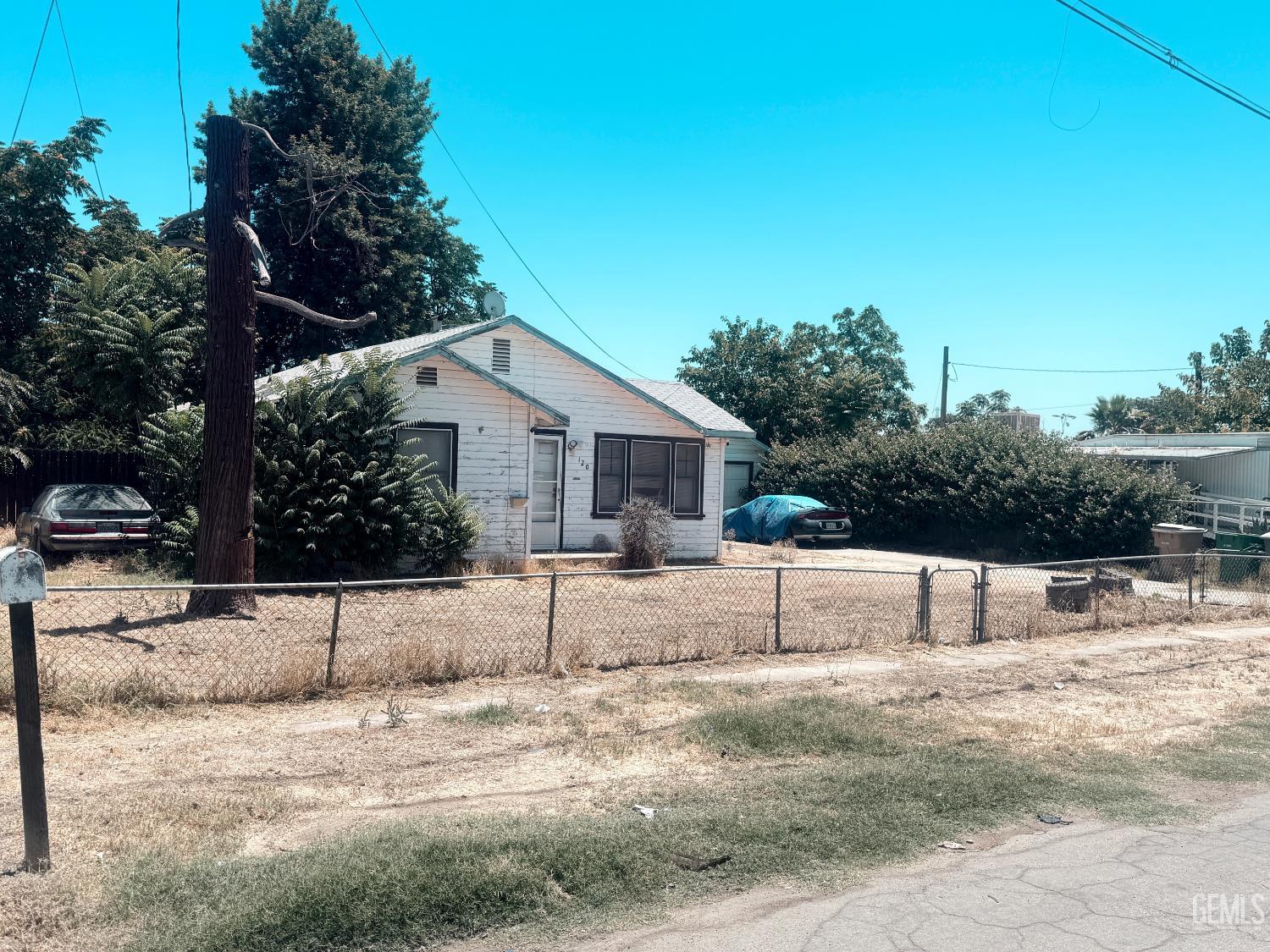 Single Family Residence in Bakersfield, photo 3 of 9