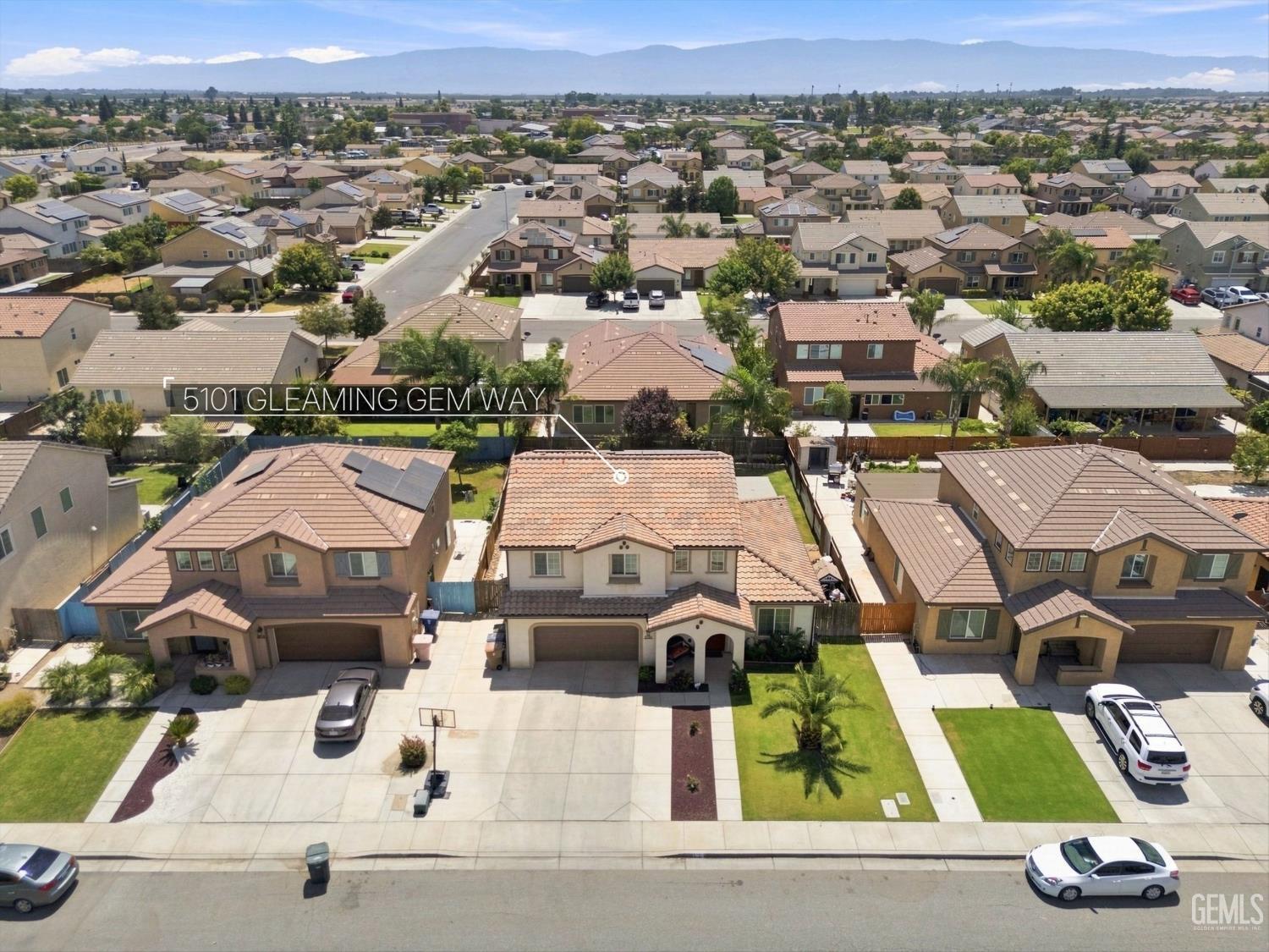 Single Family Residence in Bakersfield, photo 4 of 46