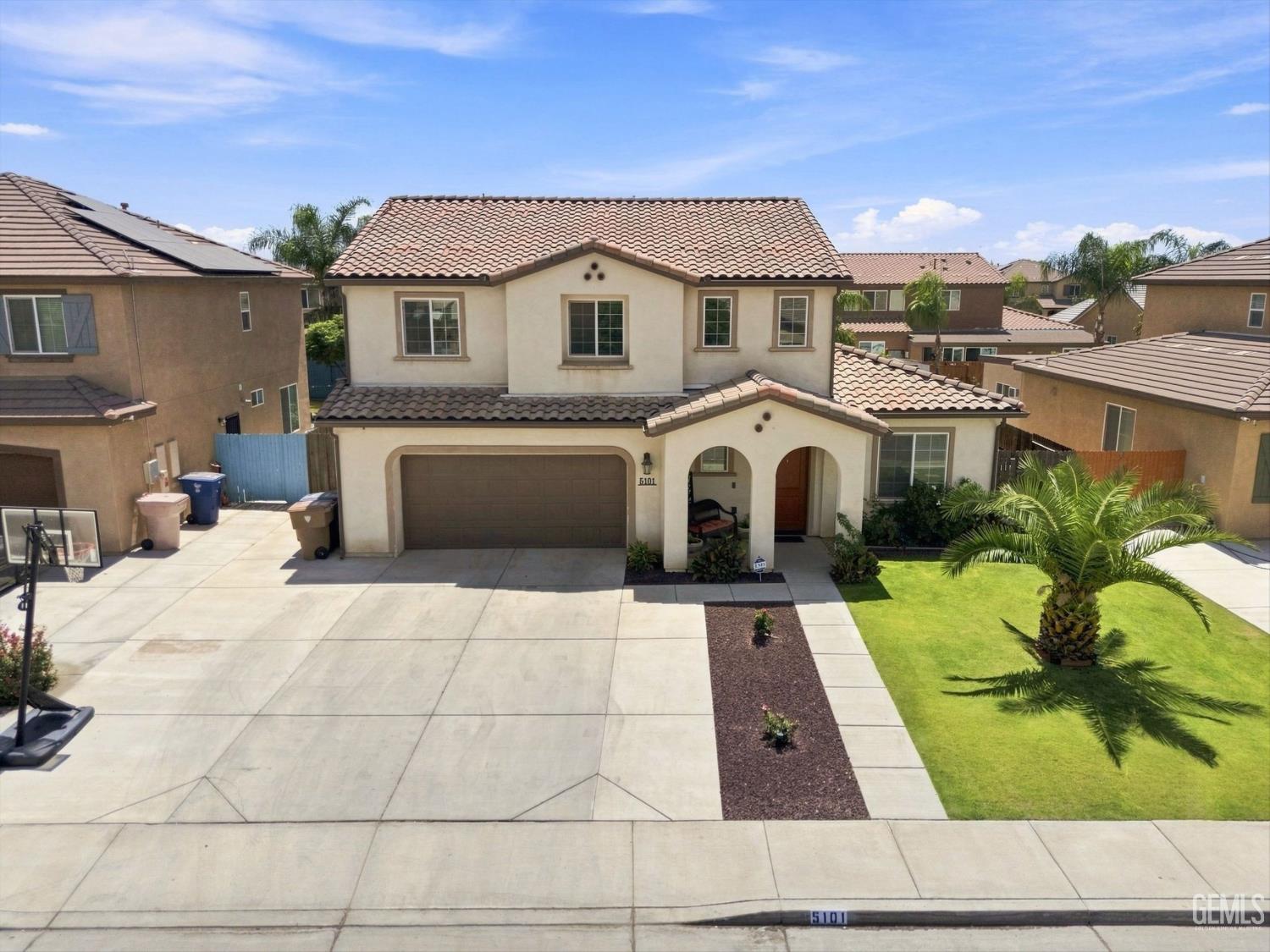 Single Family Residence in Bakersfield, photo 3 of 46