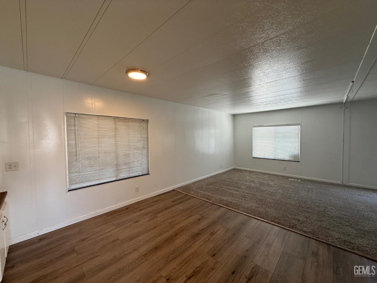 Manufactured Home in Bakersfield, photo 5 of 21
