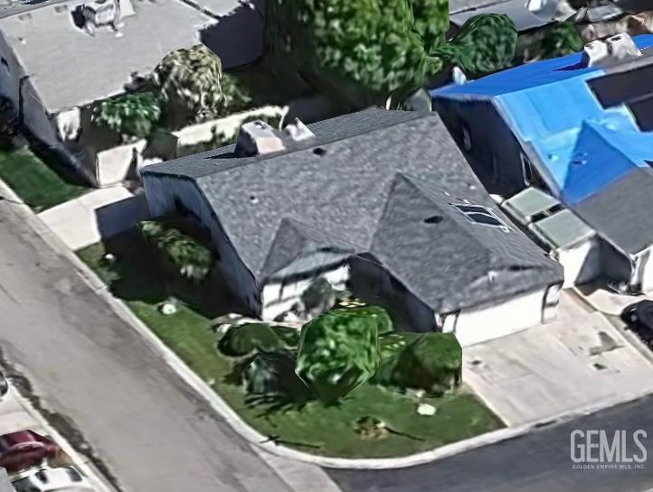 Single Family Residence in Bakersfield, photo 3 of 45