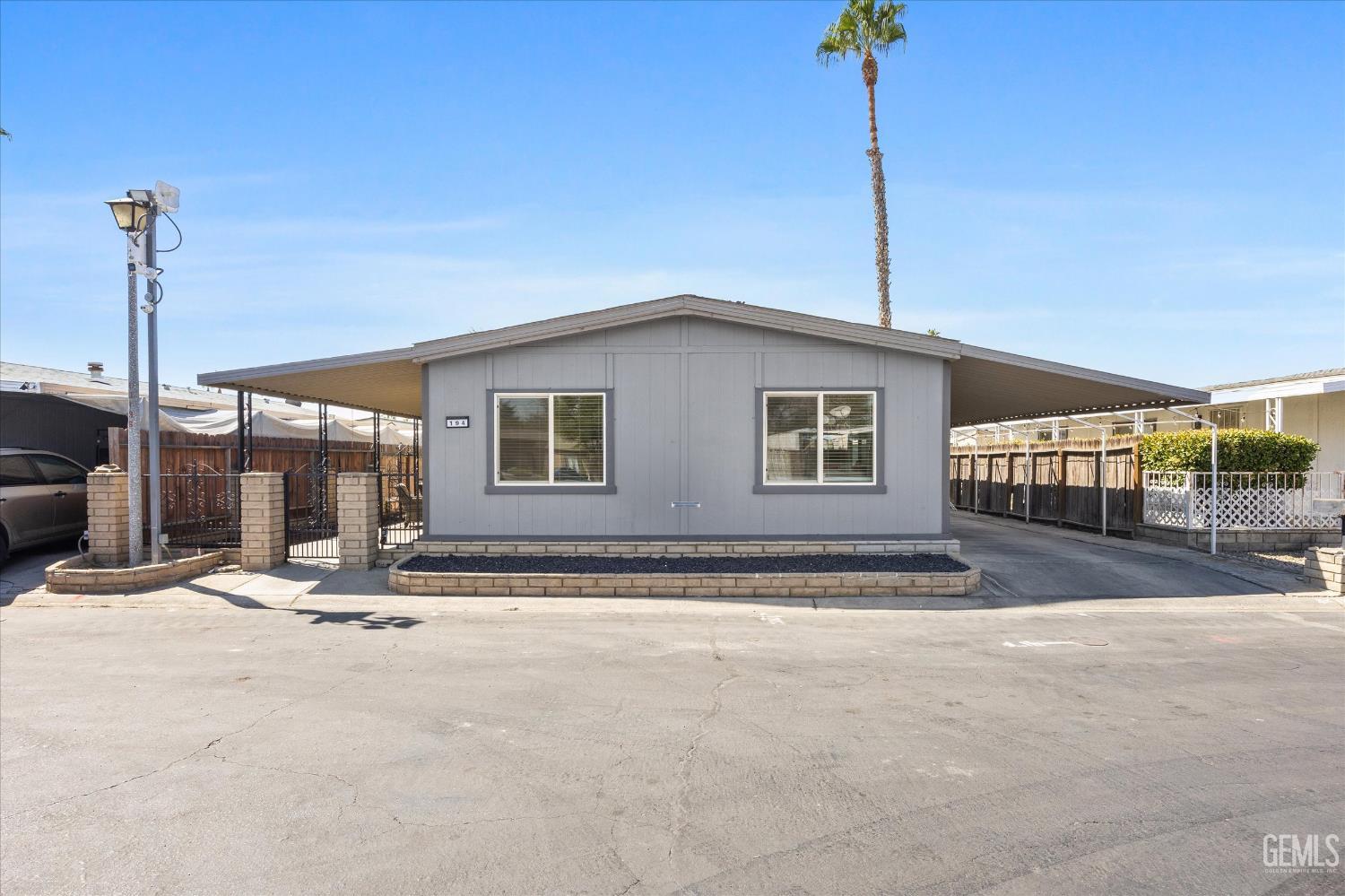 Manufactured Home in Bakersfield, photo 3 of 31