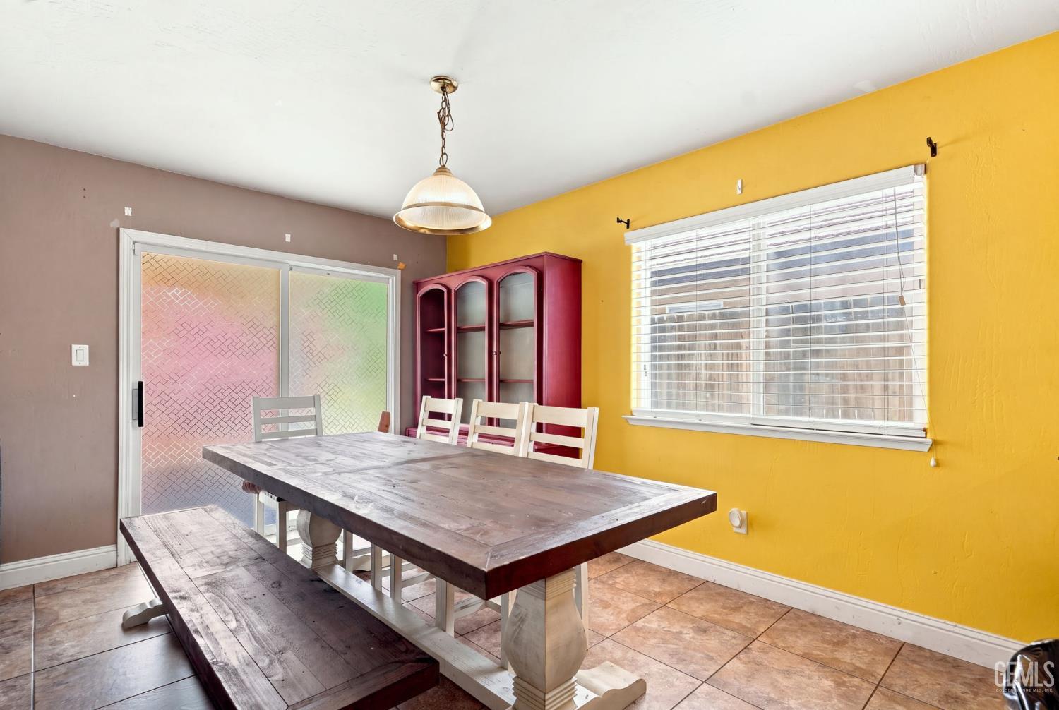 Single Family Residence in Bakersfield, photo 4 of 27