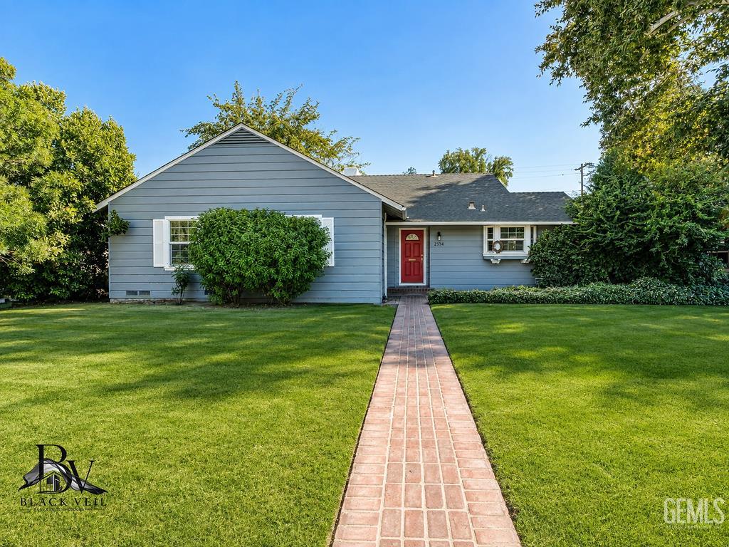 Single Family Residence in Bakersfield, photo 2 of 60