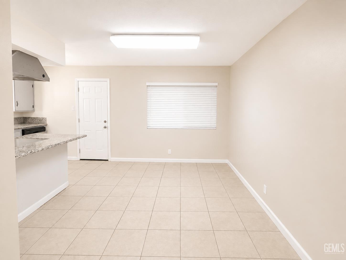 Single Family Residence in Bakersfield, photo 4 of 15