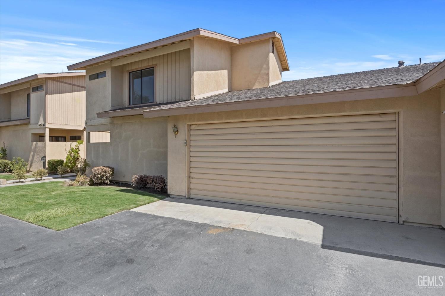 Condominium in Bakersfield, photo 3 of 28