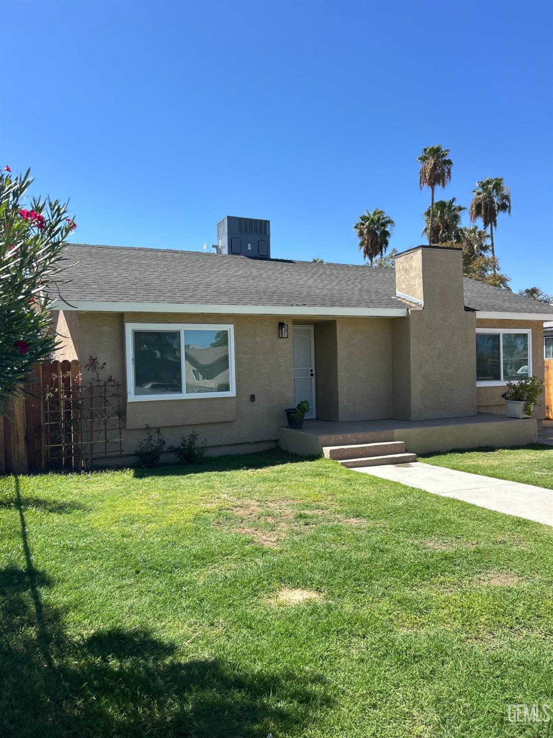 Single Family Residence in Bakersfield, photo 2 of 22