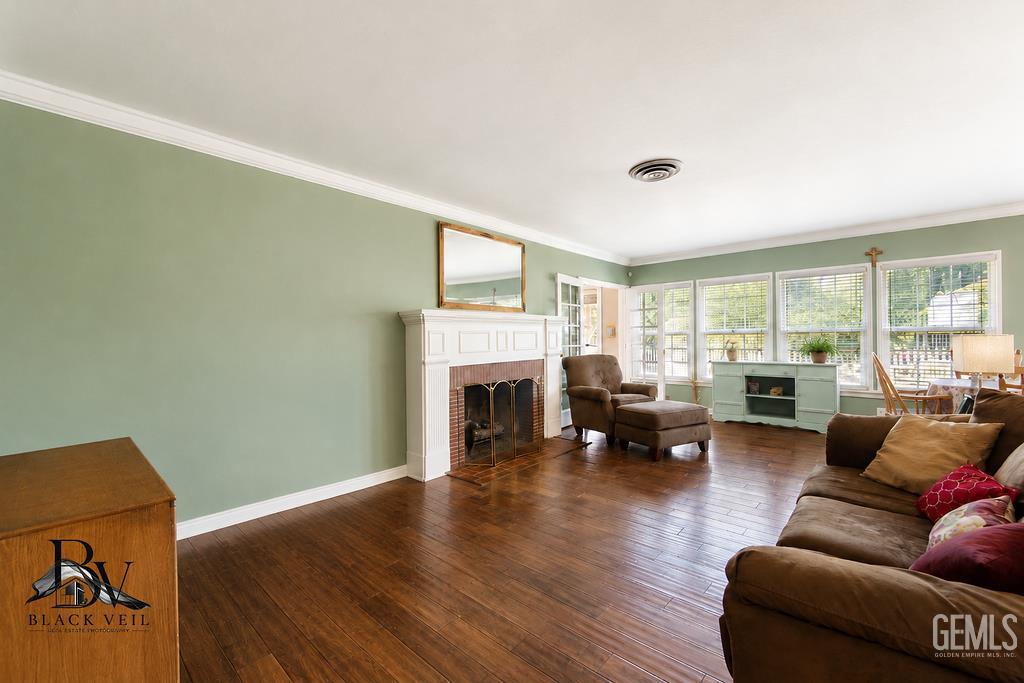 Single Family Residence in Bakersfield, photo 5 of 60