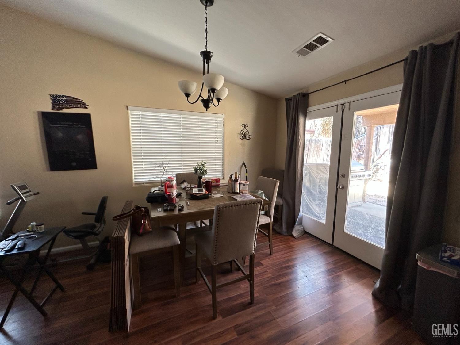 328 W Pilot Avenue