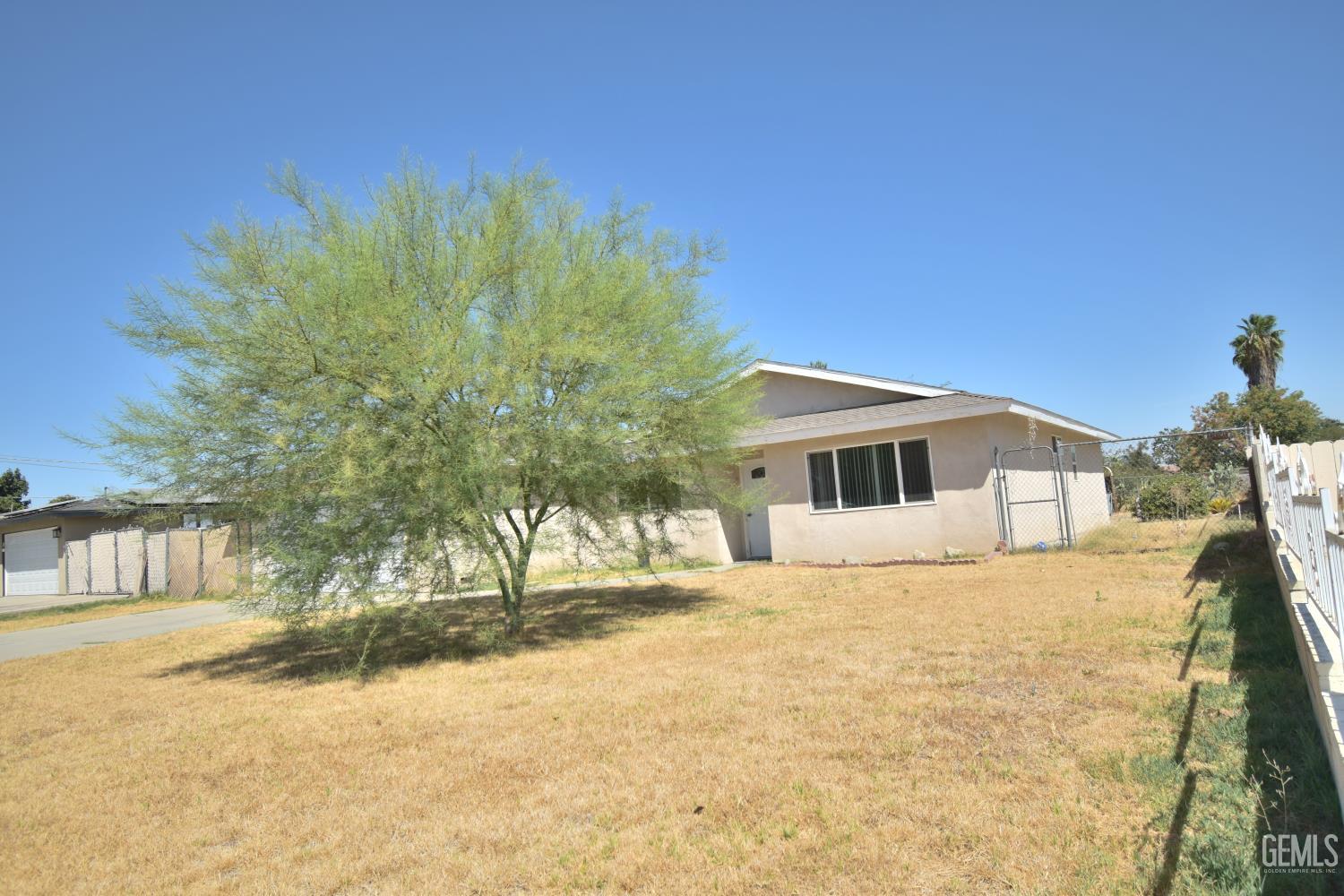 Single Family Residence in Bakersfield, photo 3 of 30