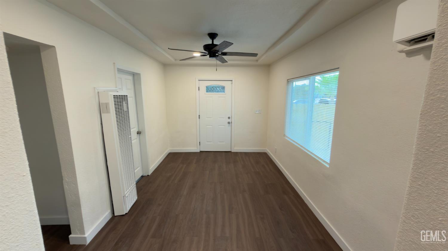 Single Family Residence in Bakersfield, photo 4 of 21