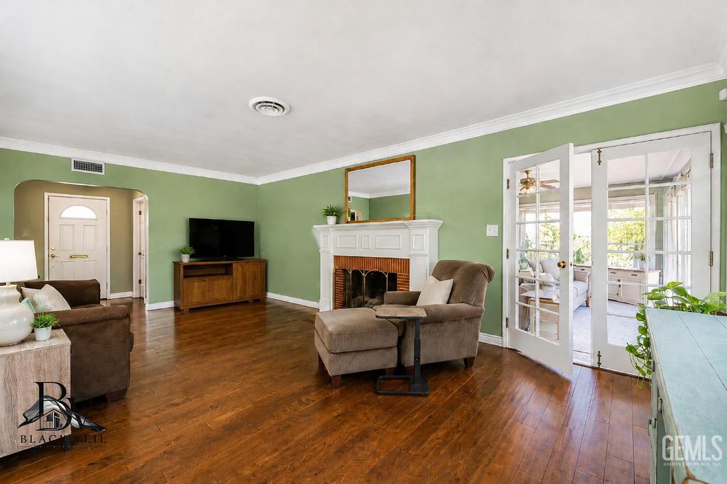 Single Family Residence in Bakersfield, photo 4 of 60